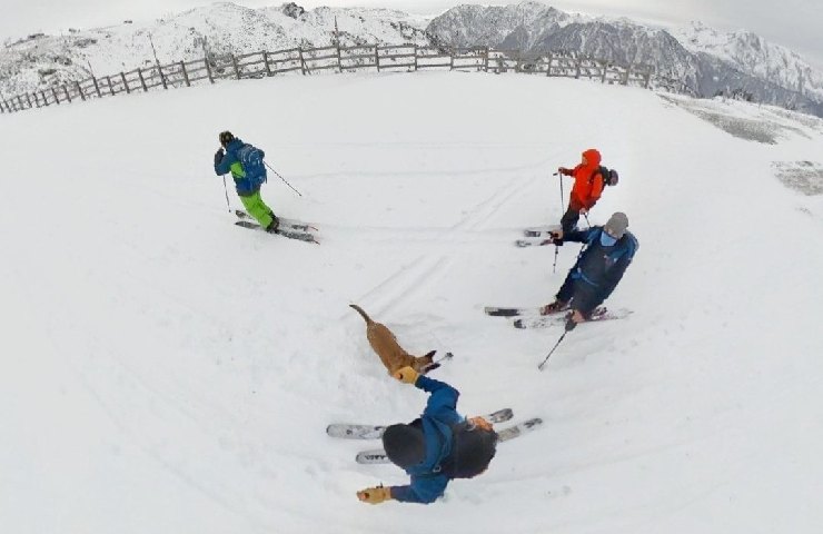 I ragazzi del gruppo Les Powtos che sciano 