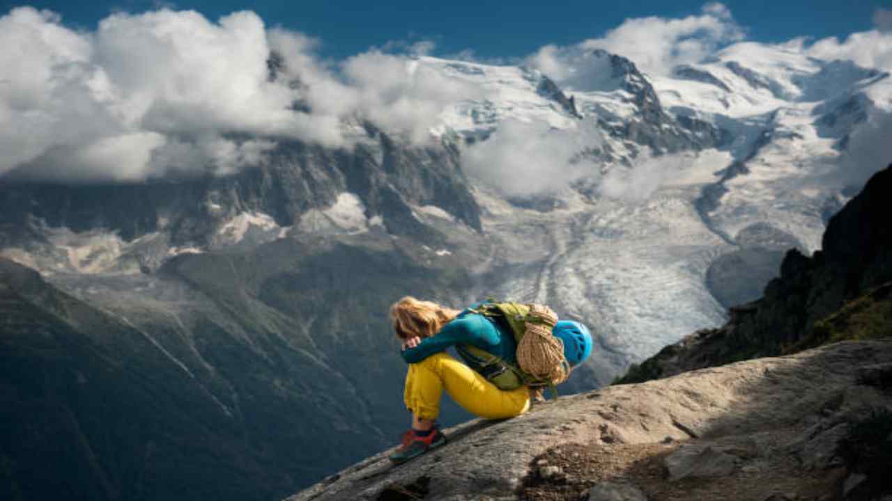 Alpinista con mal di montagna