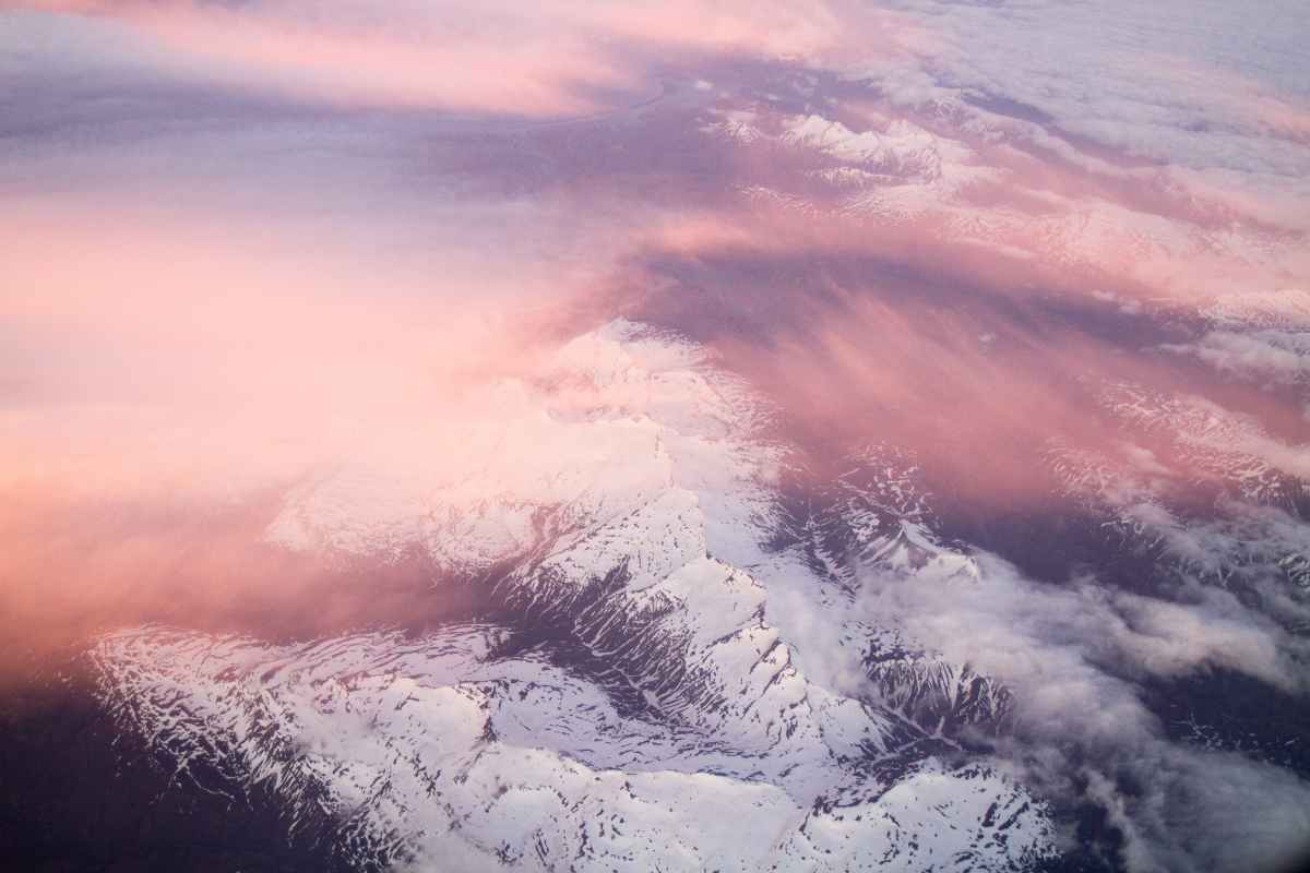 Perché c'è la neve rosa sulle Alpi?