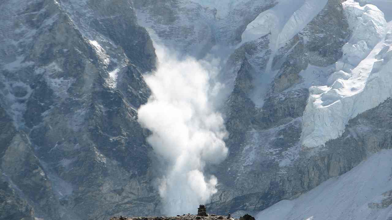 Una valanga sul monte Everest