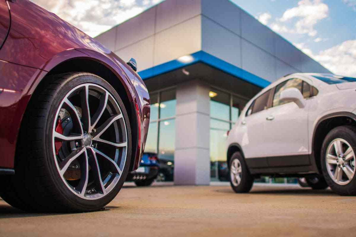 concessionaria auto noleggio o leasing