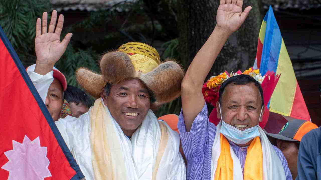 Kami Rita Sherpa saluta sorridente