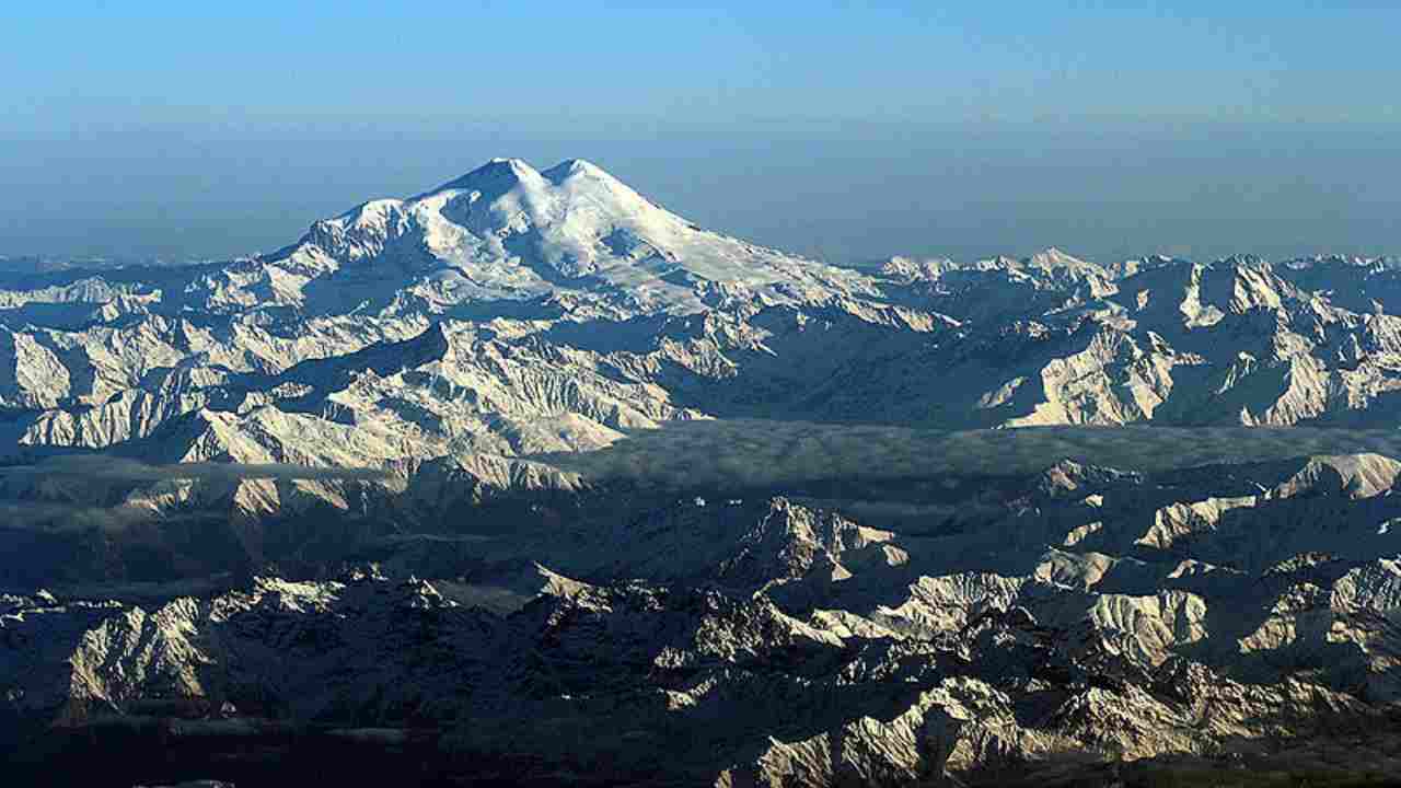 Vista dal cielo del Monte Elbrus