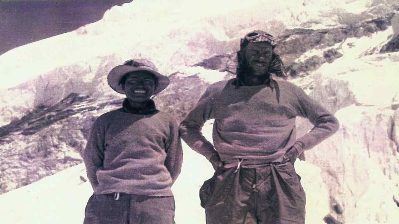 Tenzing Norgay e Sir Edmund Hillary in montagna