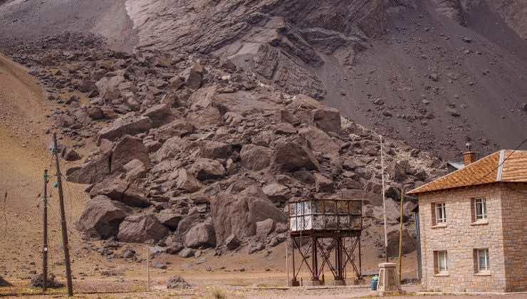 frana di montagna provoca 19 morti