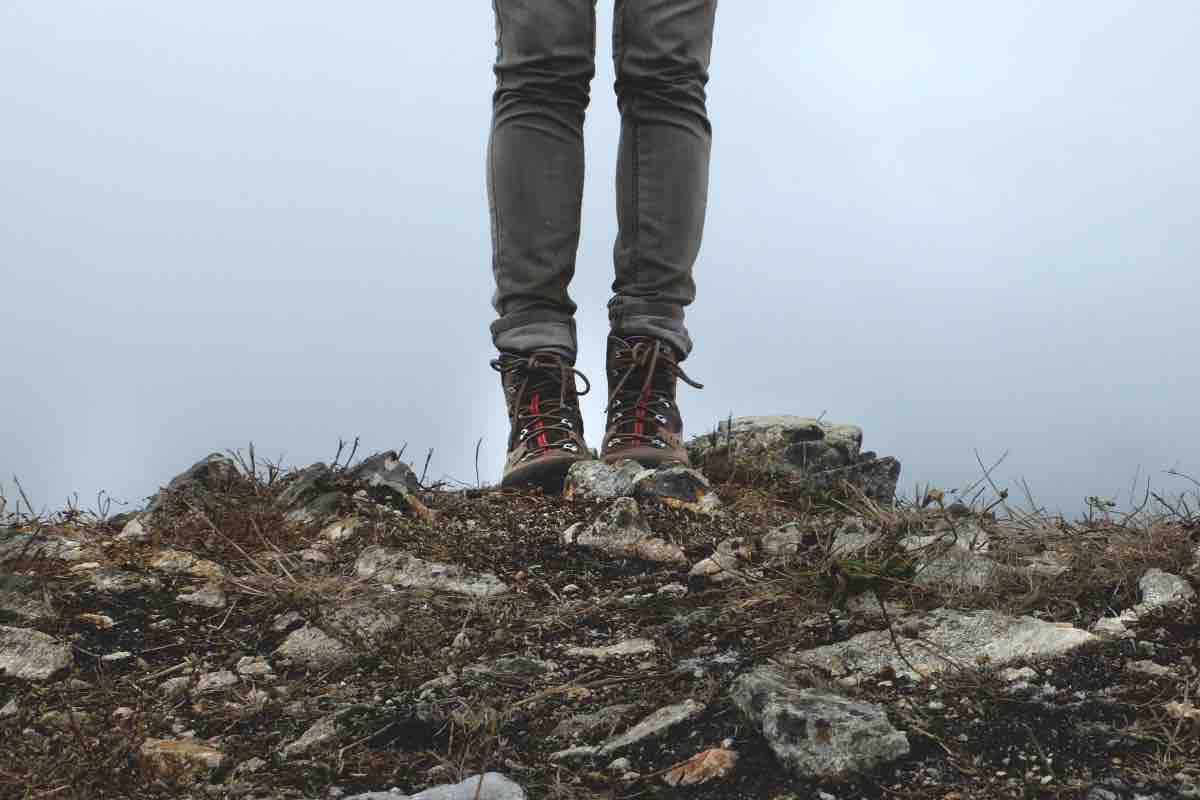 Gambe di donna in montagna