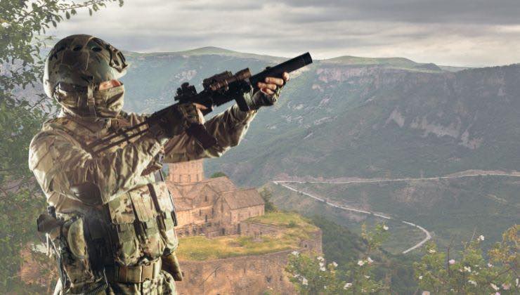 gruppo militare si addestra in montagna
