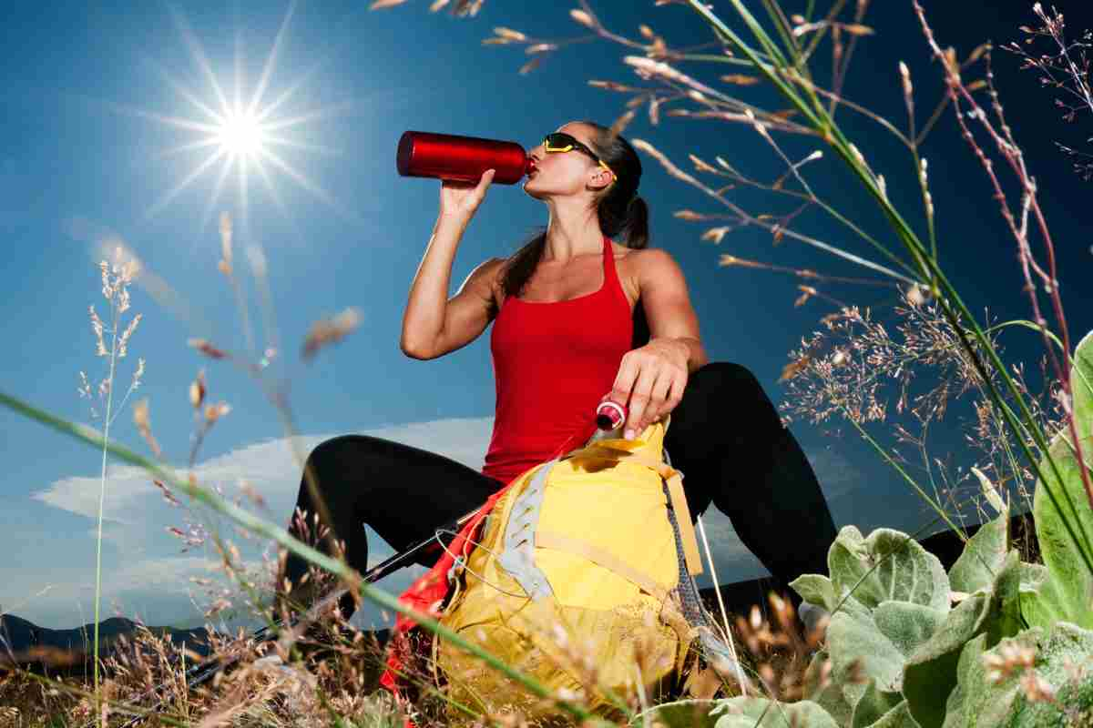 Trekking, quanta acqua bere se camminiamo in montagna