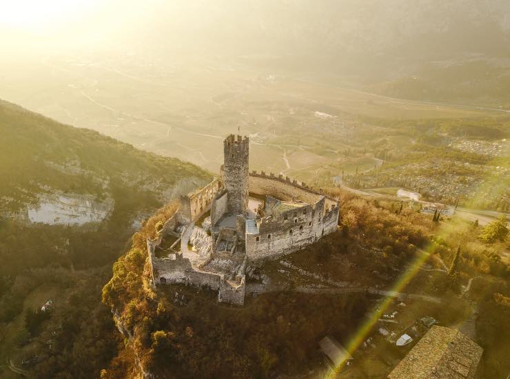Castello di Drena in Trentino visto dall'alto