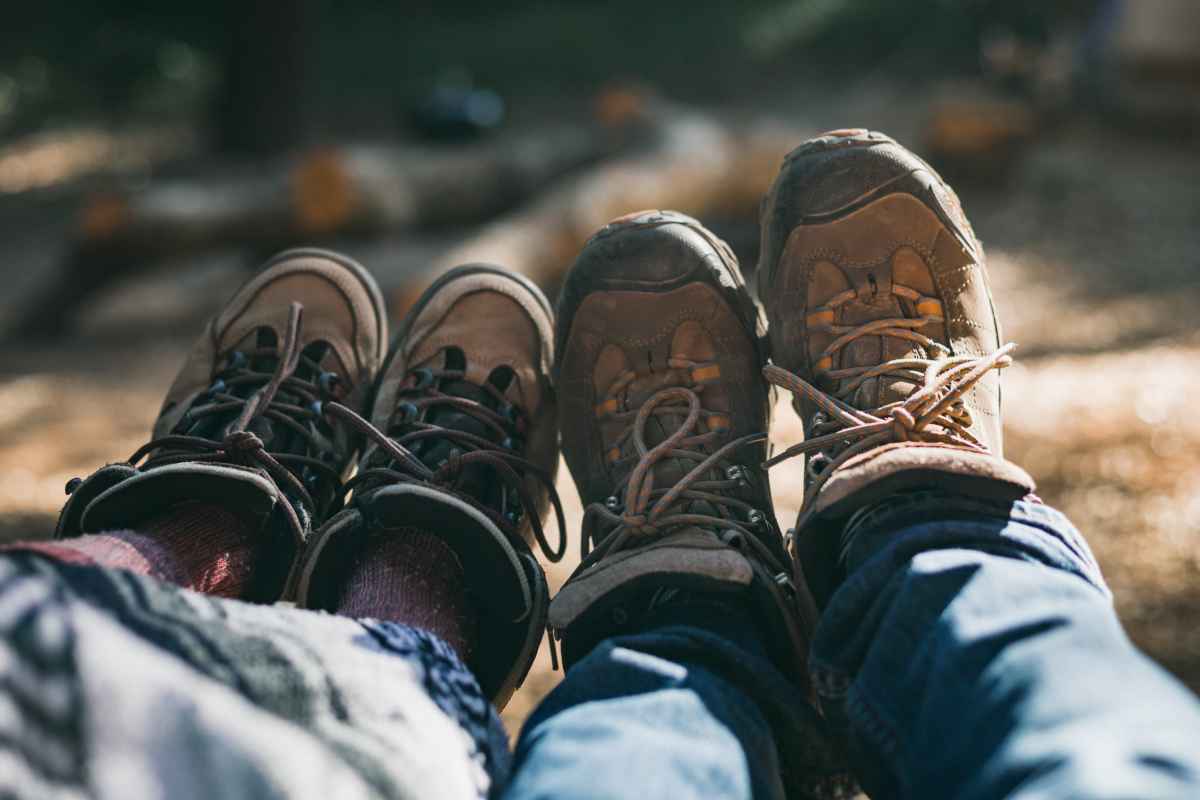 Escursionisti in scarpe da trekking