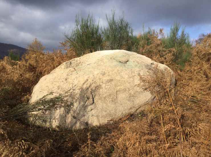 Un masso erratico sulle Alpi