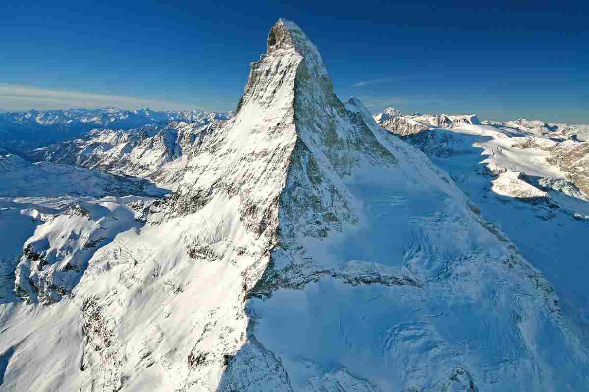 Il Cervino e le Alpi innevate