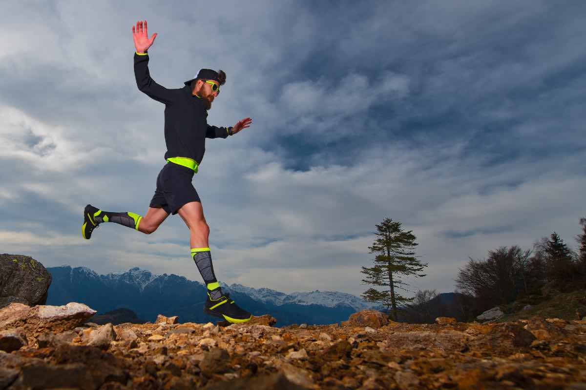 Un uomo fa Trail running