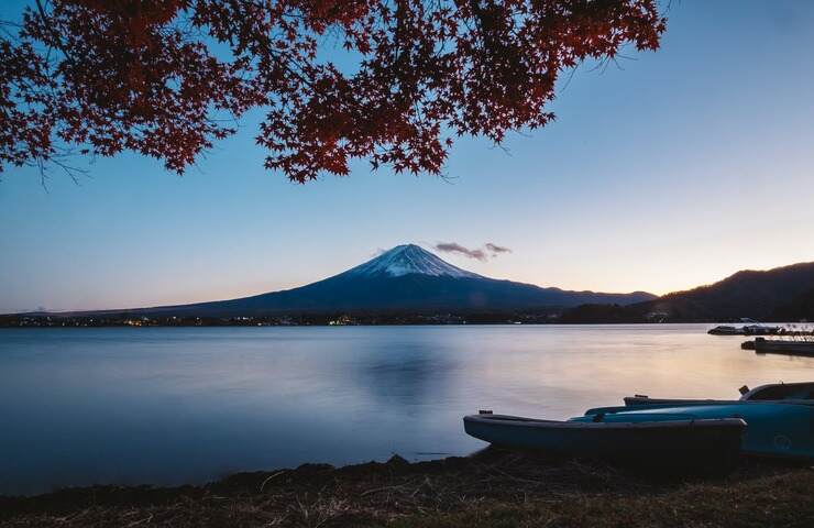 Monte Fuji visto dal lago