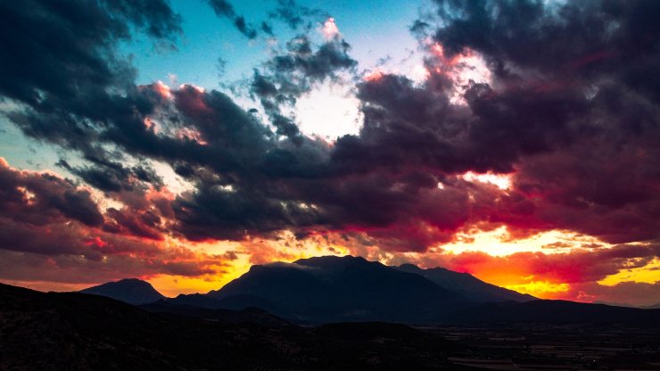 La bellezza del Monte Parnaso al tramonto