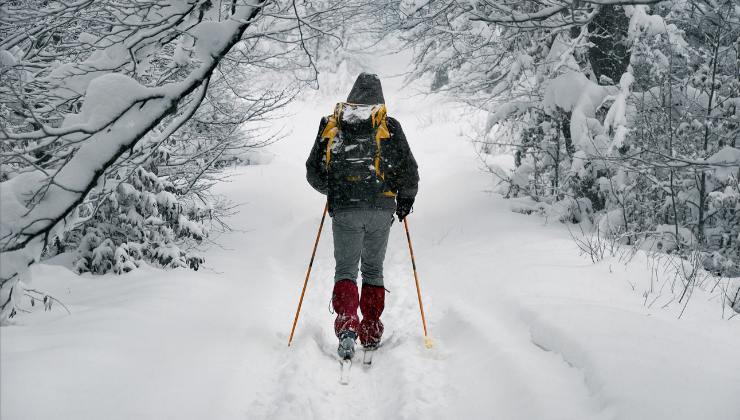 L'attrezzattura giusta per una passeggiata sulla neve