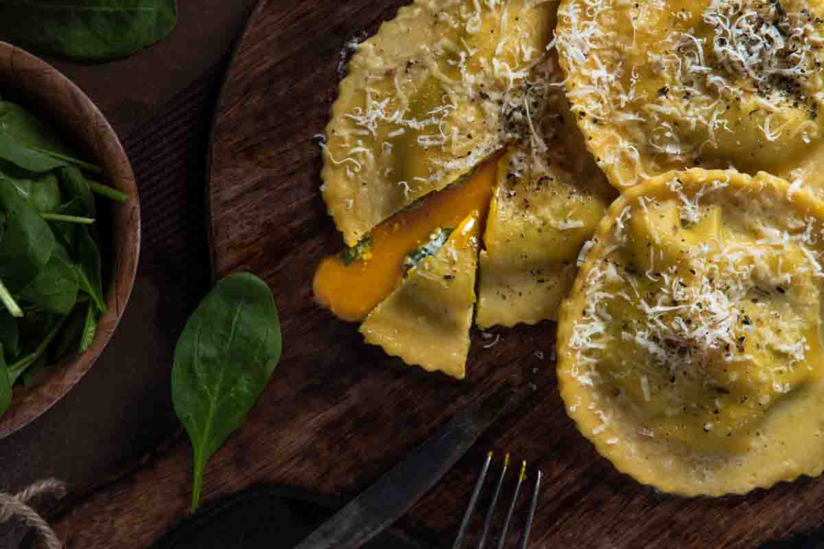 Come preparare un raviolo con tuorlo fondente delizioso