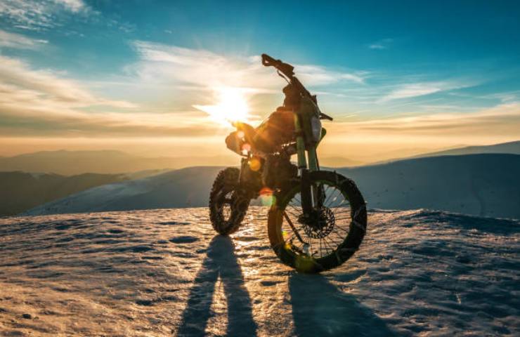 Andare in moto in montagna a febbraio