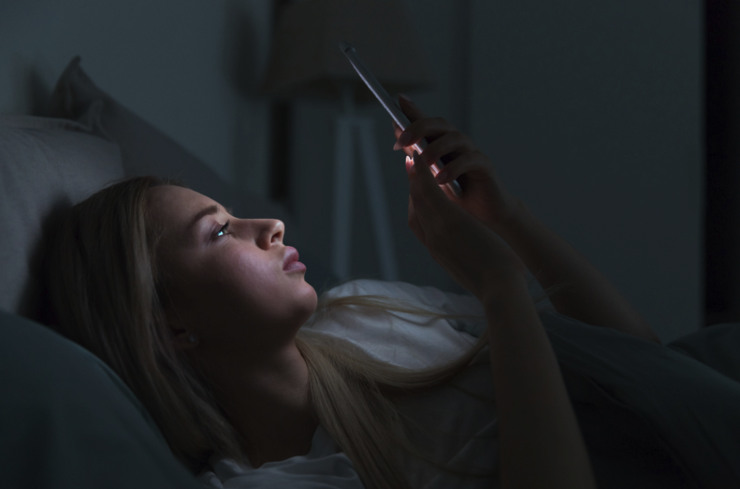 Rischi dormire con il telefono in carica 