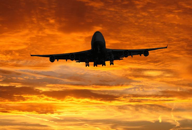 Il decreto stop caro voli permette di risparmiare sui biglietti aerei