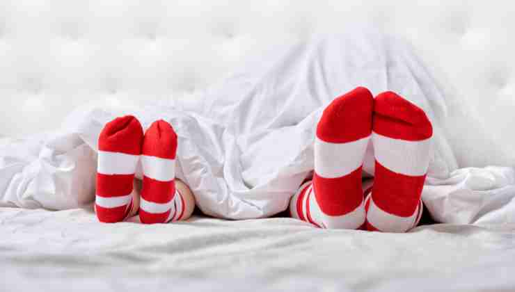 Dormire con le calze rischi e vantaggi