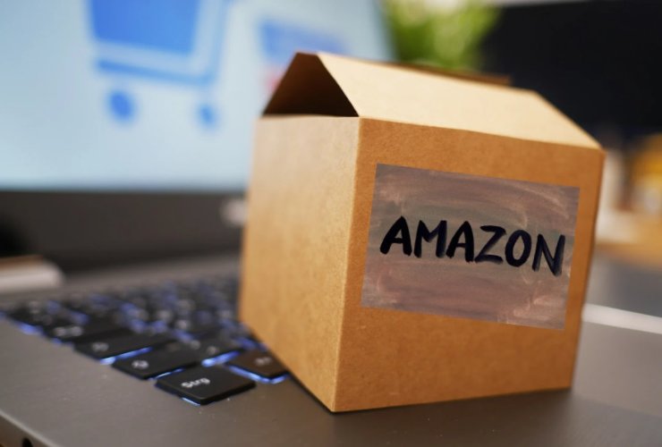 Come riconoscere la truffa del finto pacco Amazon venduto sui social