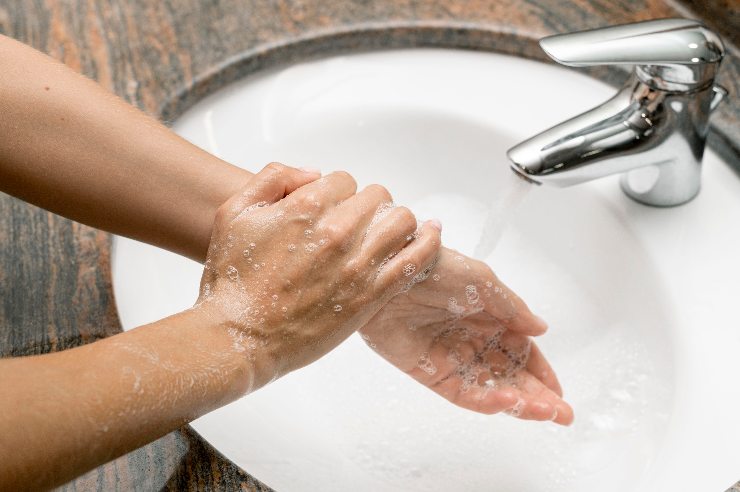 10 consigli per la cura delle mani