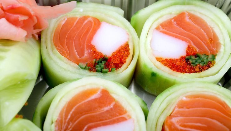 ricetta del sushi con cetriolo e salmone